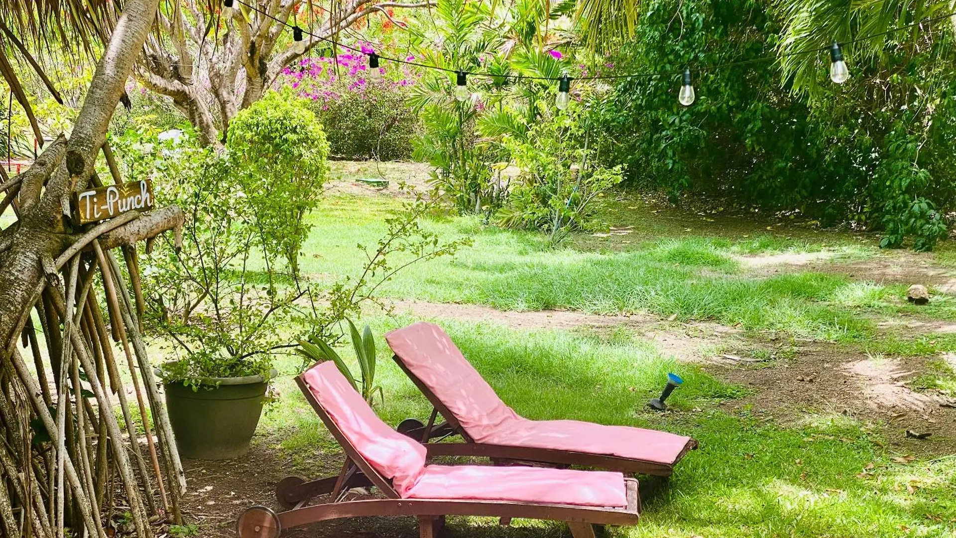 Chalet Villa Gaia - Bungalow Ti-Zen Et Son Jacuzzi Niche Dans Un Jardin Tropical, Sejour En Amoureux Le Diamant Martinique