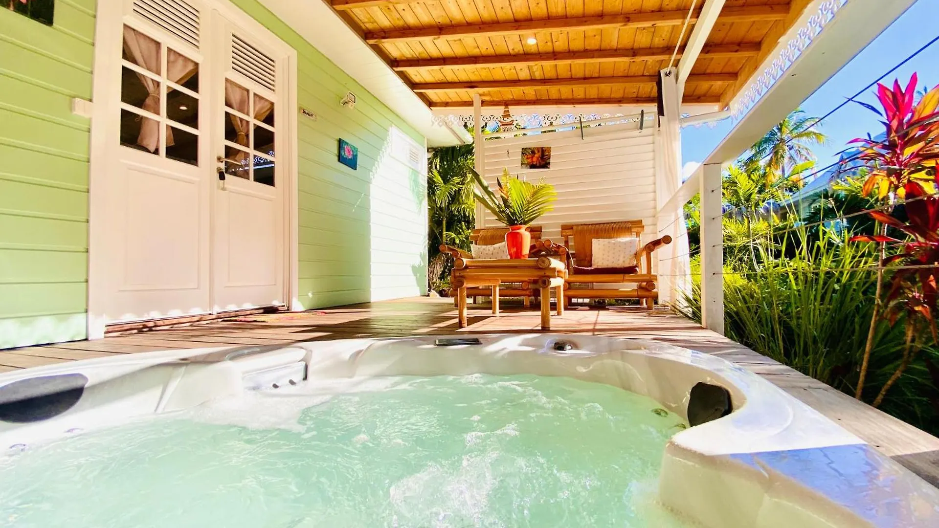 Villa Gaia - Bungalow Ti-Zen Et Son Jacuzzi Niche Dans Un Jardin Tropical, Sejour En Amoureux Le Diamant