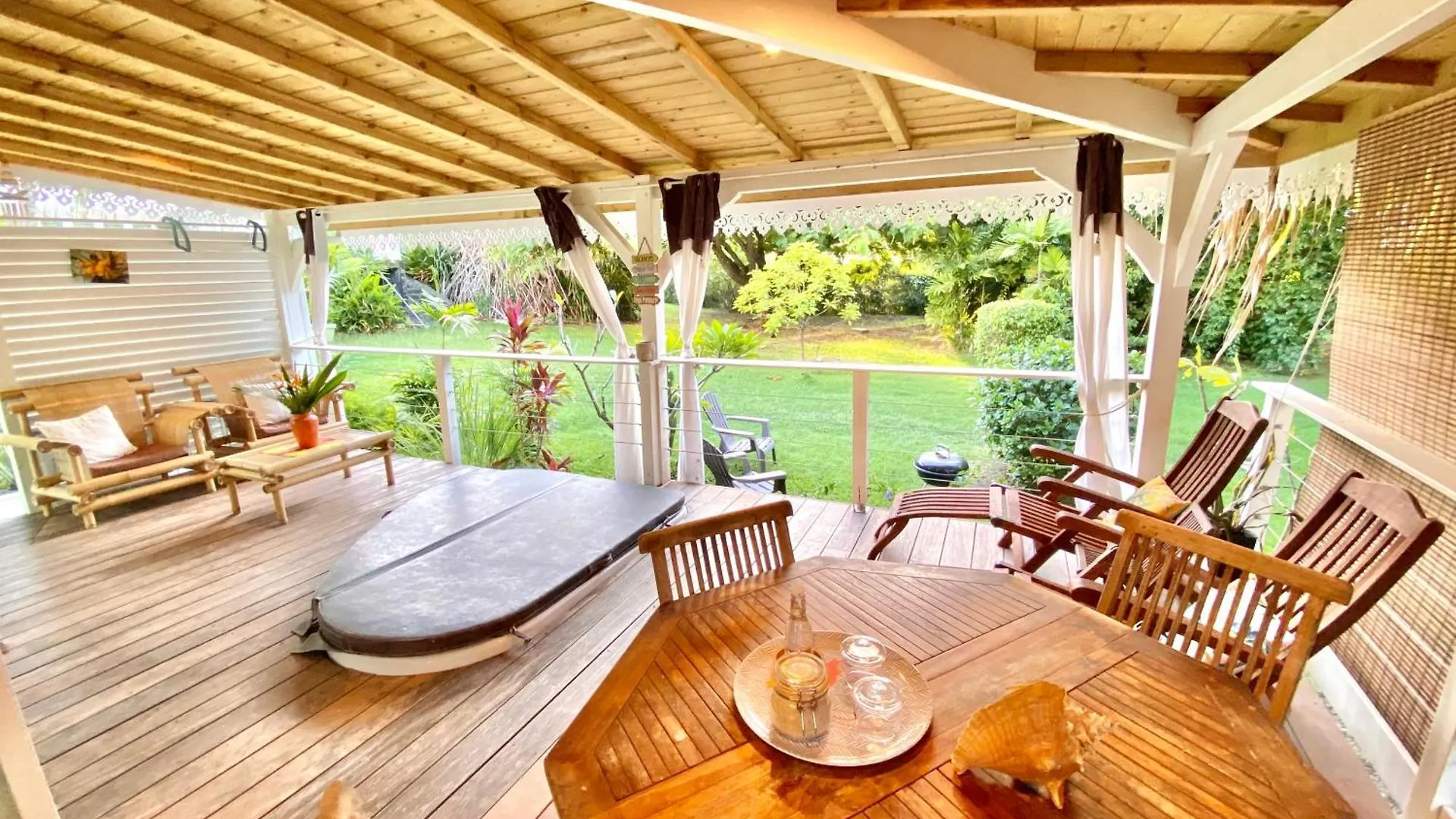 Villa Gaia - Bungalow Ti-Zen Et Son Jacuzzi Niche Dans Un Jardin Tropical, Sejour En Amoureux Le Diamant Chalet